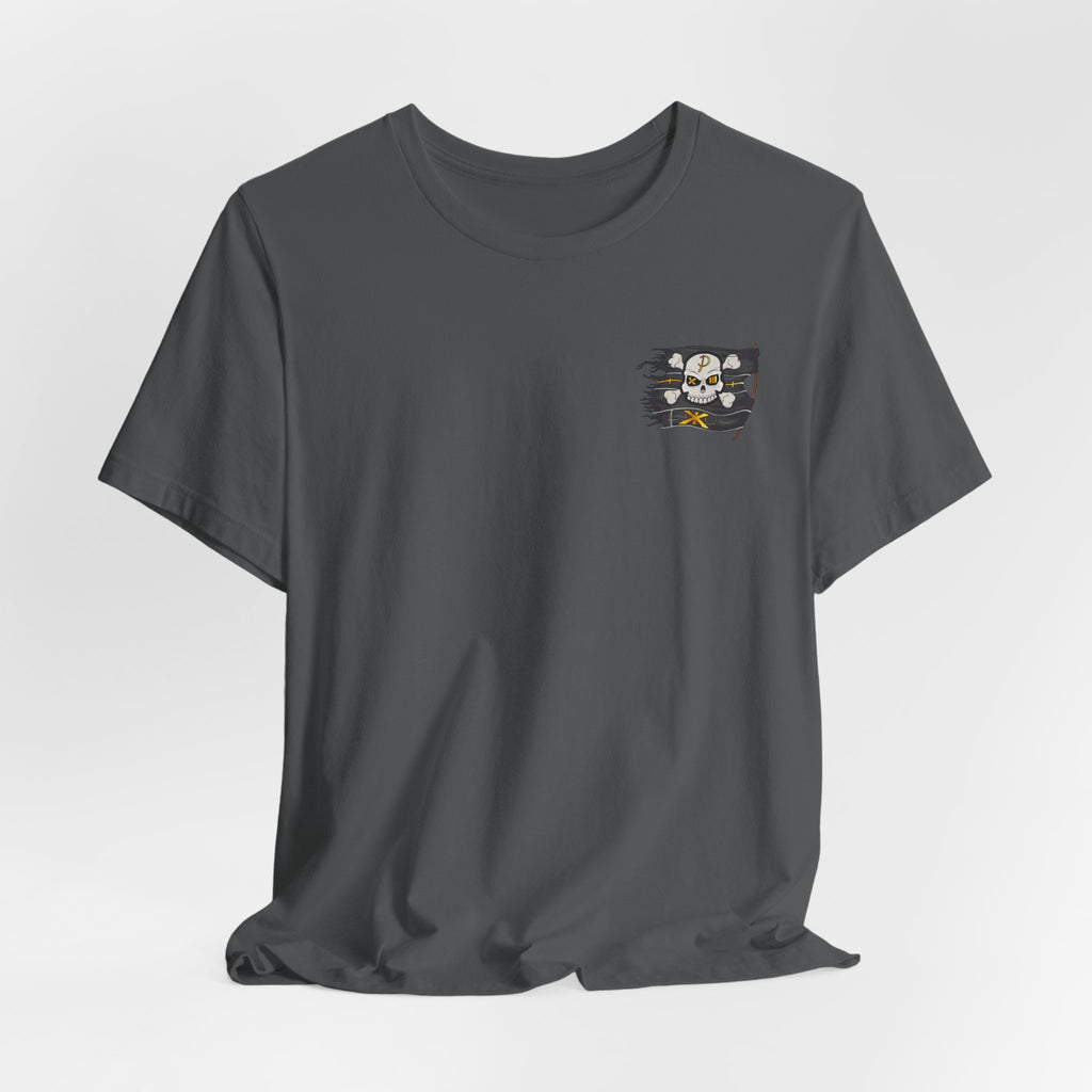 Pirate Skull Flag Tee — Distressed Jolly Roger Graphic T-Shirt