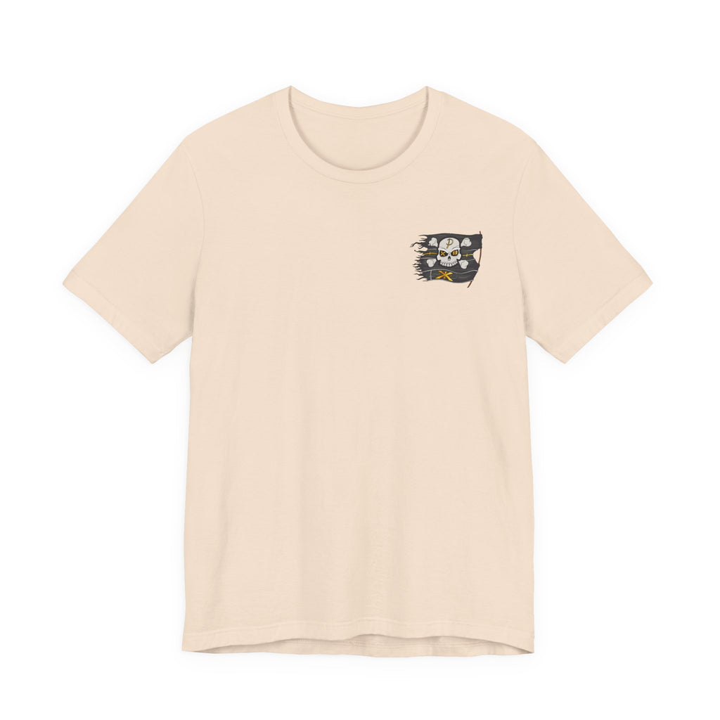 Pirate Skull Flag Tee — Distressed Jolly Roger Graphic T-Shirt